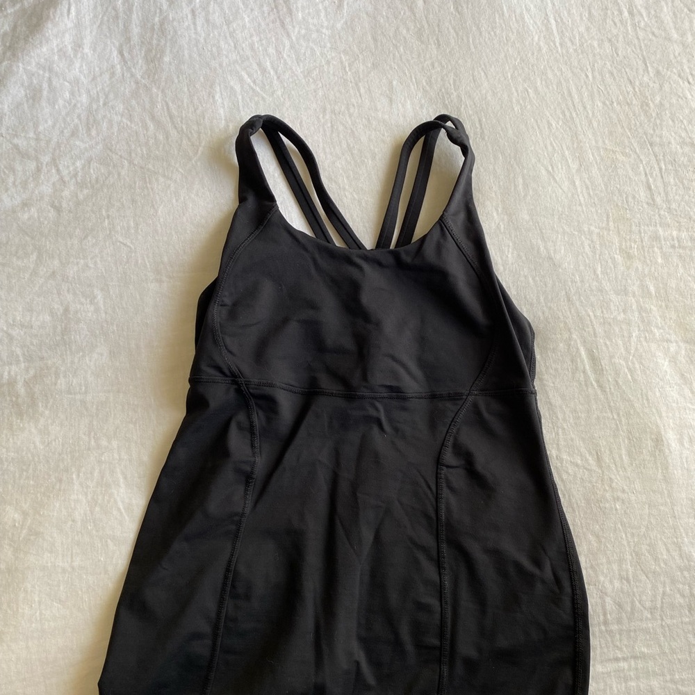 Lululemon black workout tank.